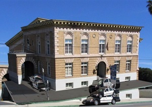 美式风格两层政府办公建筑SU(草图大师)模型